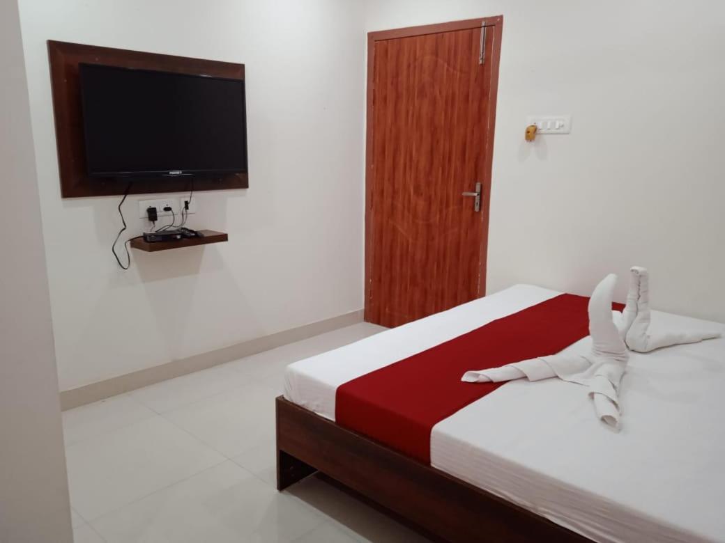 Hotel Haren Grand Гувахати Экстерьер фото